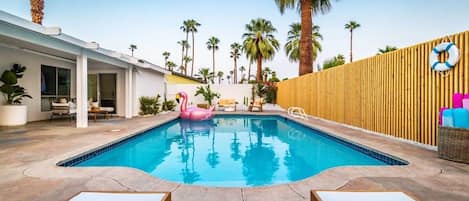 Seating all around the pool.