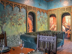 Living room/dining room | Jollydays Luxury Camping - Queen Mab’s - Jollydays Luxury Glamping, Stamford Bridge, near York