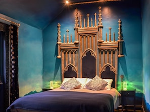 Double bedroom | Jollydays Luxury Camping - Queen Mab’s - Jollydays Luxury Glamping, Stamford Bridge, near York