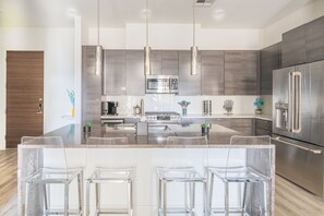 Kitchen & Bright Livingroom