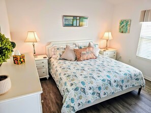 Second bedroom with super comfy king size bed