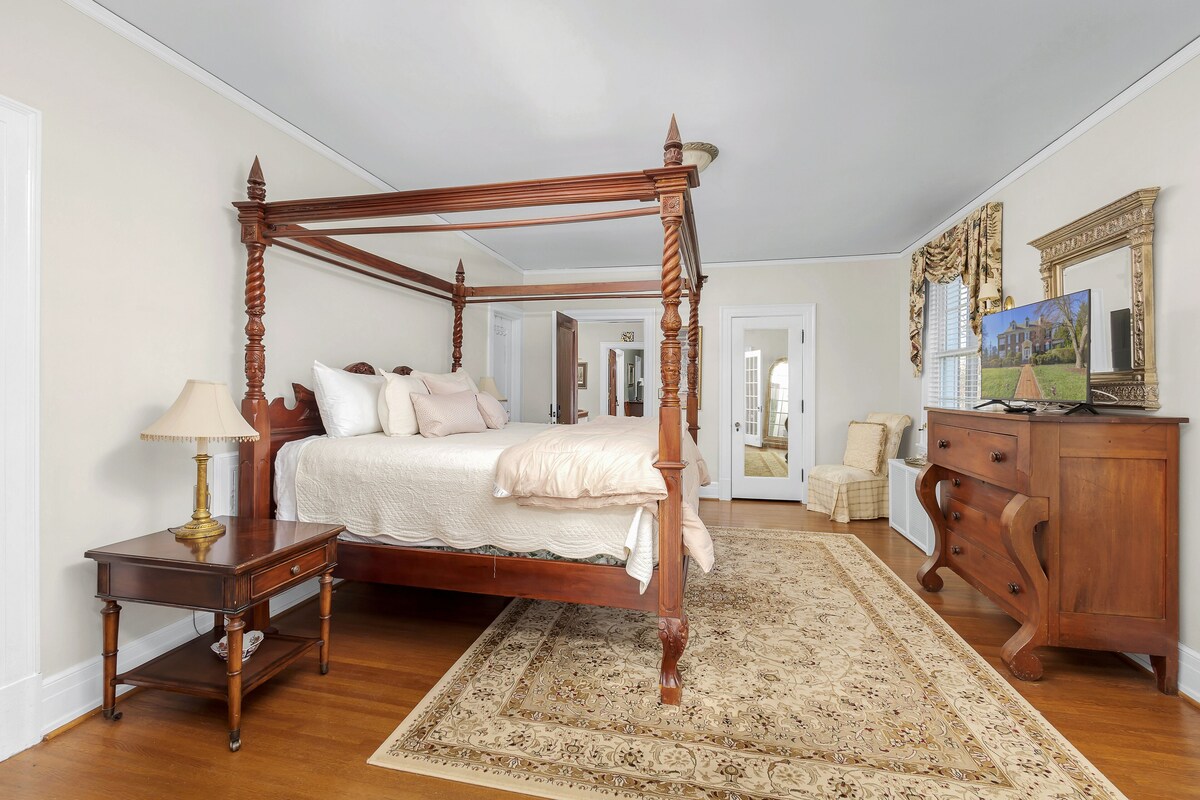 The Maridor – “Rose” Historic home near lots of shops and restaurants