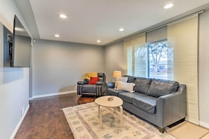 Living Room | Main Floor | Central Air Conditioning | Smart TV