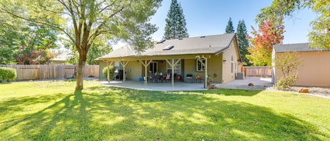 Redding Vacation Rental | 4BR | 2BA | Step-Free Access | 1,825 Sq Ft