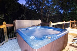 Unwind in complete seclusion with no neighbors in sight- your own private hot tub oasis surrounded by nature. 