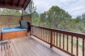 The private hot tub is a great spot to sit and unwind. Spa towels are provided.