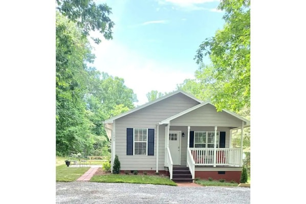 1035 Hebron Rd. Hendersonville, NC