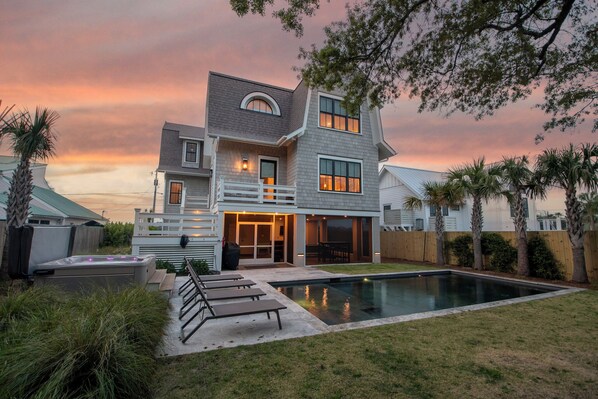 614 Palm Blvd.   The Sea Herring