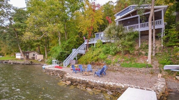 Direct waterfront cottage on Keuka Lake
