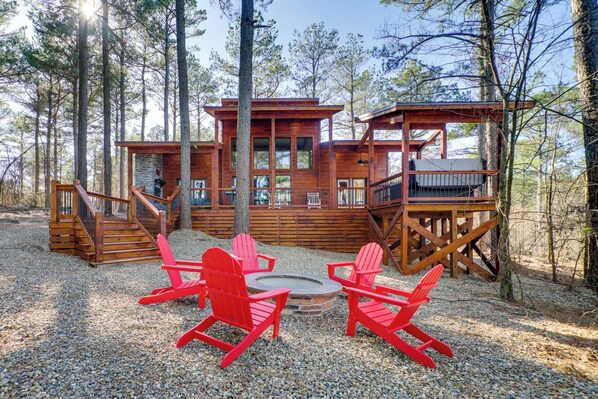 Broken Bow Vacation Rental | 2BR | 2BA | 4 Steps to Enter | 1,301 Sq Ft