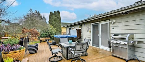 Lynnwood Vacation Rental | 3BR | 2BA | 1,353 Sq Ft | 1 Step Required