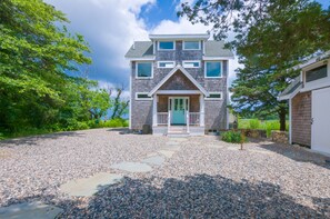 View of property from driveway