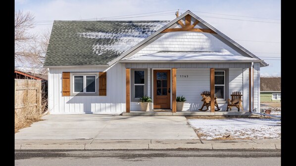 Cozy Cottage in Downtown Cody, WY