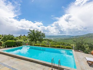 Cloud, Water, Sky, Daytime, Property, Plant, Swimming Pool, Azure, Tree, Rectangle