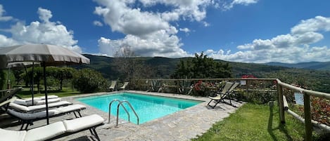 Cloud, Water, Sky, Swimming Pool, Tree, Outdoor Furniture, Leisure, Sunlounger, Plant, Shade