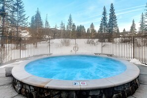 Community 15 Person Hot Tub