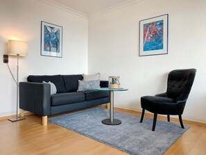 Metropol, Whg. 171, Landseite
