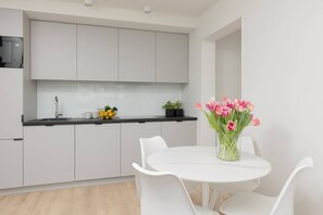 Fully equipped kitchenette. 