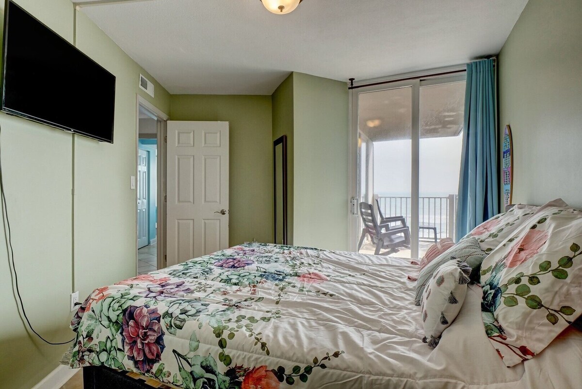 3 Bedroom Oceanfront Condo with spectacular views