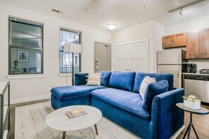 CozySuites MusicRow Classy 1BR w/free parking!