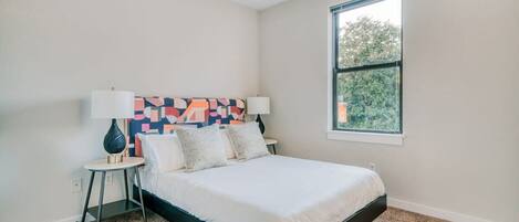 CozySuites MusicRow Classy 1BR w/free parking!