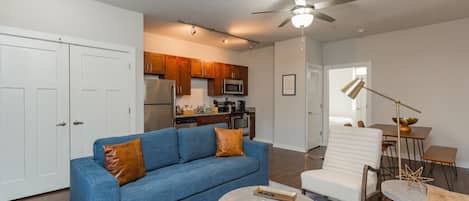 CozySuites MusicRow Alluring 1BR w/free parking!
