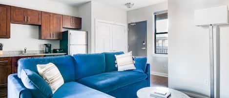CozySuites MusicRow Charming 1BR w/free parking!ng Area