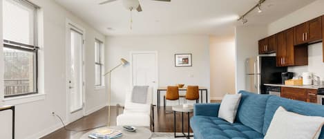 CozySuites Music Row – Luxe 2BR w/free parking!