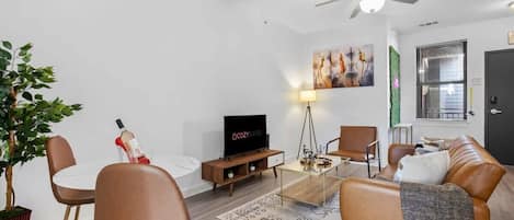 CozySuites Music Row Luxe 1BR w/ free parking