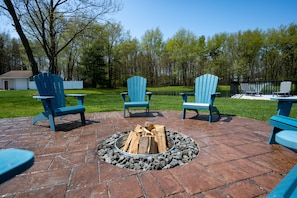 Outdoor firepit