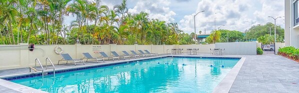 Beautiful and large swimming pool, family fun!