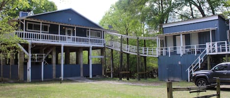 Main house with annex bedroom suite