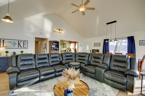 Living Room | Smart TV | Free WiFi