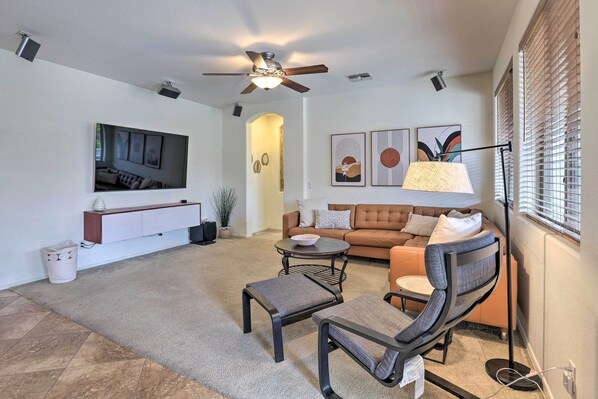 Glendale Vacation Rental | 6BR | 3.5BA | 3,342 Sq Ft | 1 Step to Enter