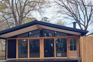 This cabin is not waterfront 