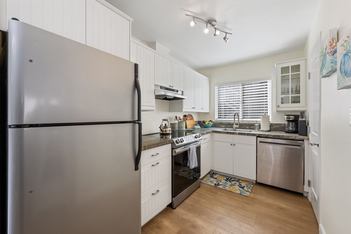 LOWER Unit at Niguel Beach Terrace, Dana Point! Close to Pool view