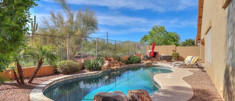 Oasis Pool, BBQ and Fire pit + Heated Pool awaits you. Phoenix AZ Vacation time!