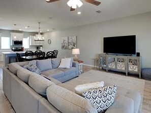 Open concept living, dining, and kitchen
