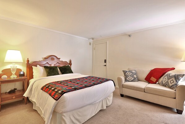 Welcome to The Lace Room queen suite at The Birch Ridge. Featuring a comfy queen bed, sofa, renovated bathroom and smart TV.