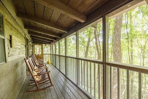 Bears in the Mist's relaxing deck