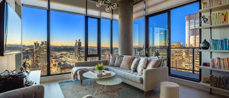 Welcome home! This beautiful sub-penthouse, corner suite will wow you with views no matter the time of day.