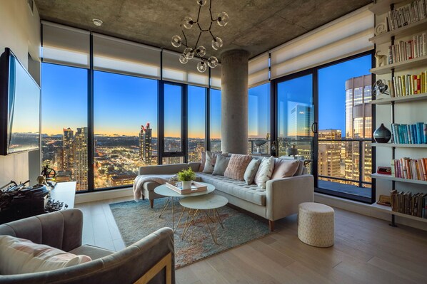 Welcome home! This beautiful sub-penthouse, corner suite will wow you with views no matter the time of day. 