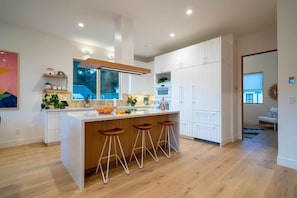 Beautiful Spacious Kitchen