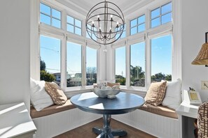 Breakfast Nook with View of the Ocean!