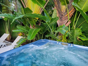 Bain à remous extérieur