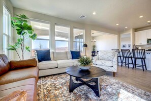 Living Room | Smart TV | Washer & Dryer