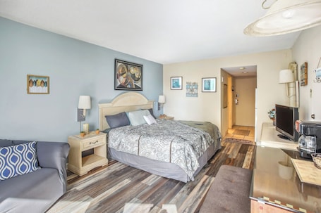 Myrtle Beach Vacation Rental | Studio | 1BA | Step-Free Access | 353 Sq Ft