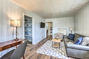 Living Area | Free WiFi | Central A/C & Heat | Smart TV | Queen Sleeper Sofa