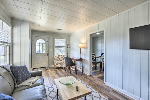 Tuscaloosa Vacation Rental | 2BR | 1BA | Stairs Required | 1,050 Sq Ft