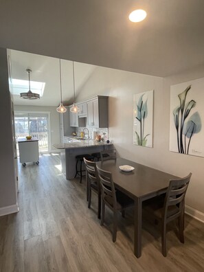 Dining for 6 plus 2 additional stools at the counter